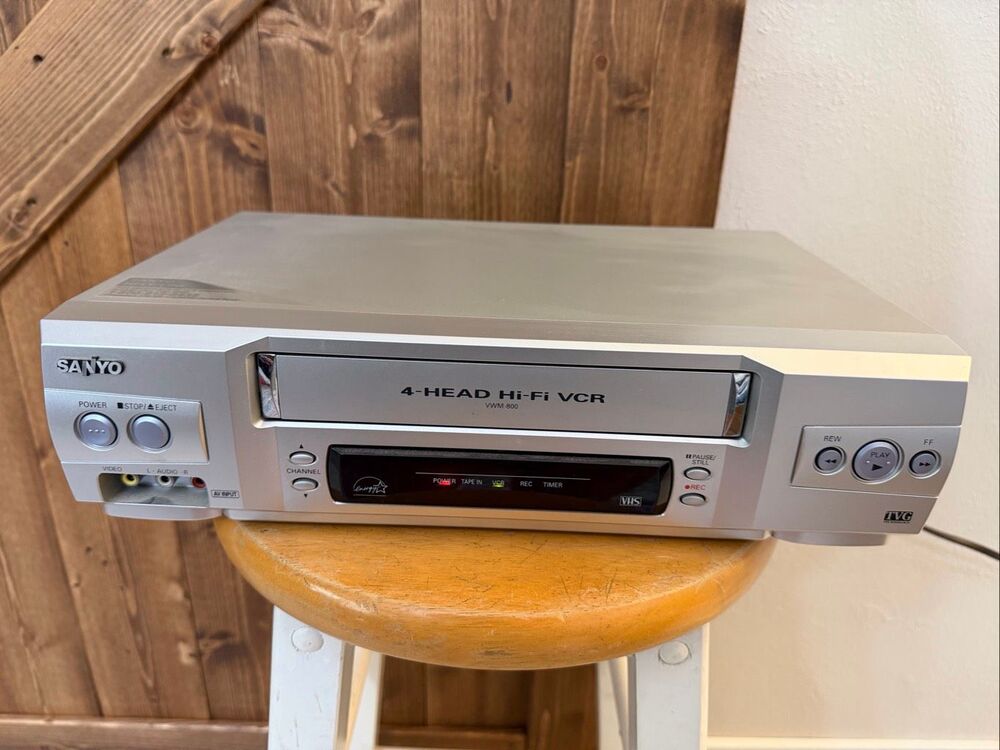 Sanyo VWM-800 4-Head Hi-Fi VHS VCR Silver No Remote (9168)